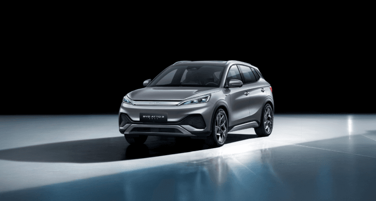 Ô tô điện Việt Nam 2025: VinFast VF3 và BYD Atto 3 – Lựa chọn nào?